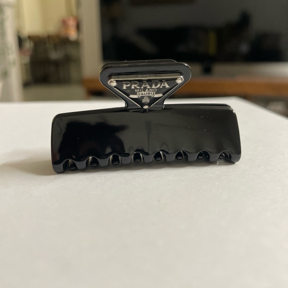 Prada - Picture 5 of 10
